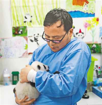 “为比中友好添佳话”