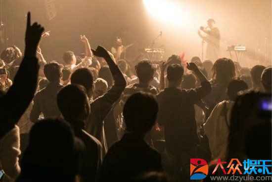 滚石携手千千音乐燃爆寒冬：翻滚吧，星势力