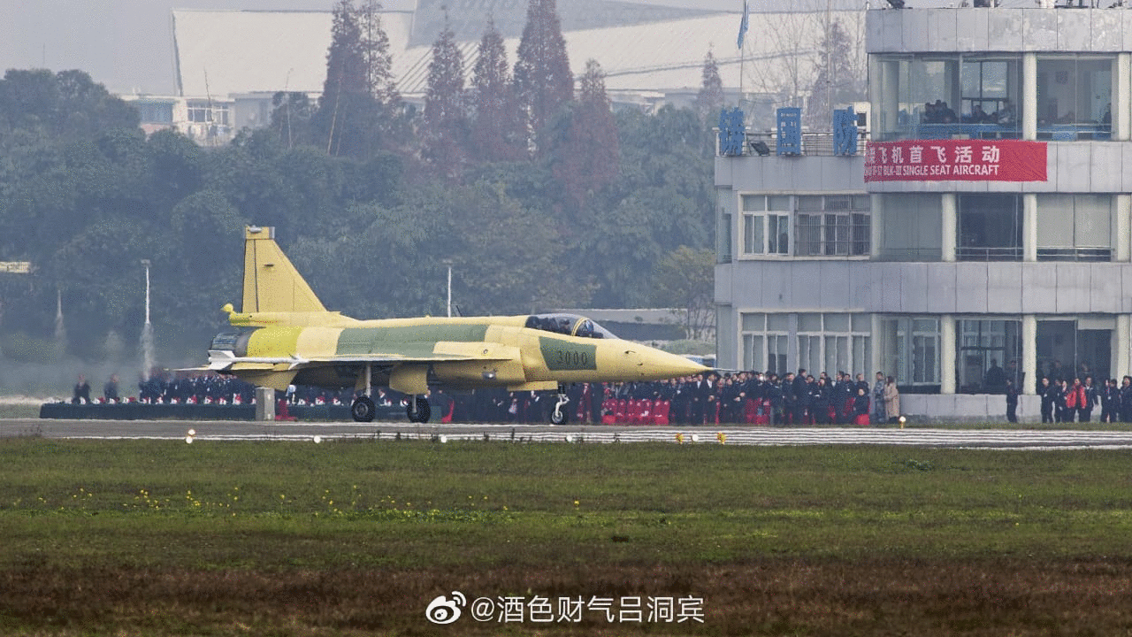 枭龙战机Block3原型机首飞 航电先进但未装雷达