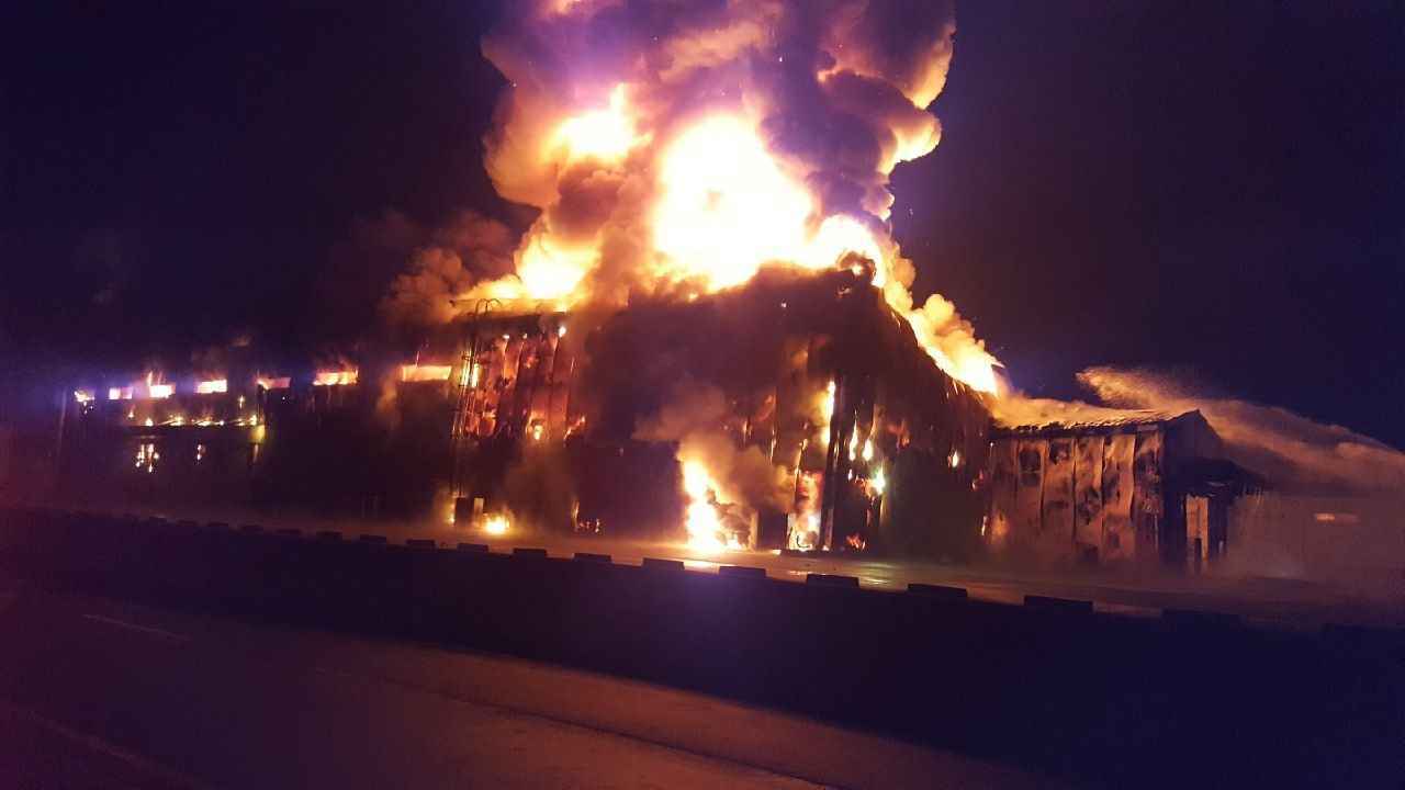 韩国一部队仓库半夜起火 传出多次爆炸声