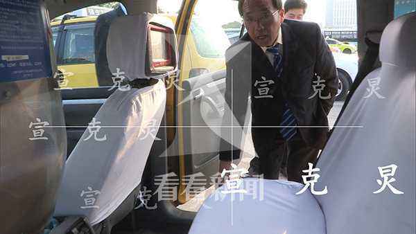 粗心男乘客遗落10万现金 时隔3天失主也没露面