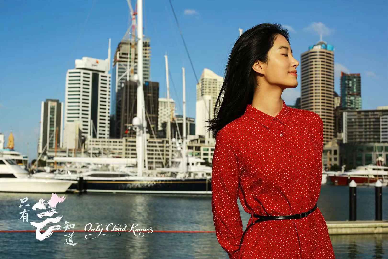 杨采钰新片现英文必杀技 表演进阶瞄准"合格的