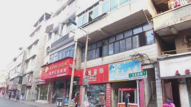 男子花光积蓄为91岁母亲装电梯 一句话让网友泪