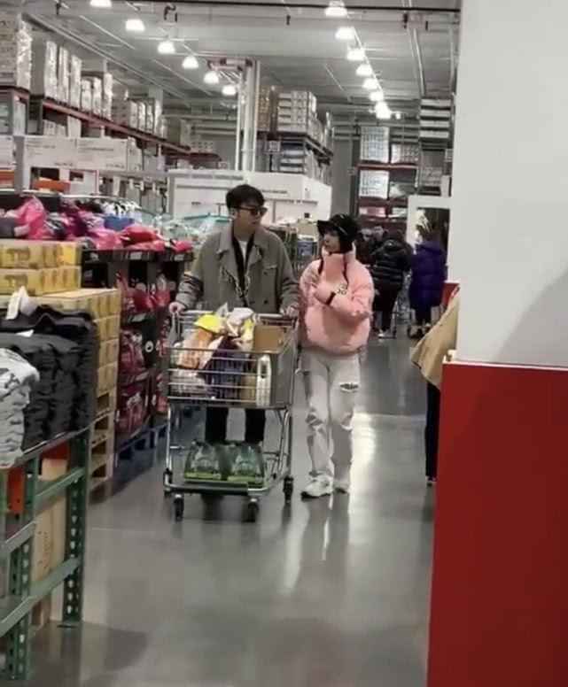 雷佳音夫妇同框怎么回事 雷佳音老婆是谁个人资料照片