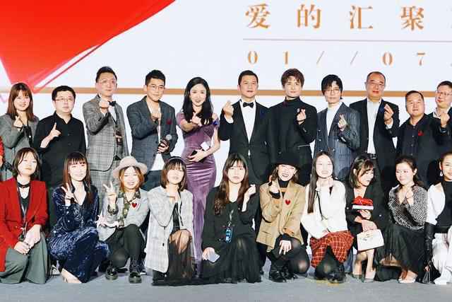 李亚鹏办慈善晚会拍卖李嫣画作 娄艺潇竞拍成功