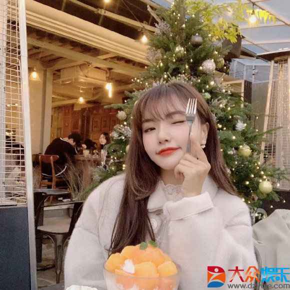 用抖音美妆主播大璐璐安利的遮瑕液，三步打造雾面逆龄妆！