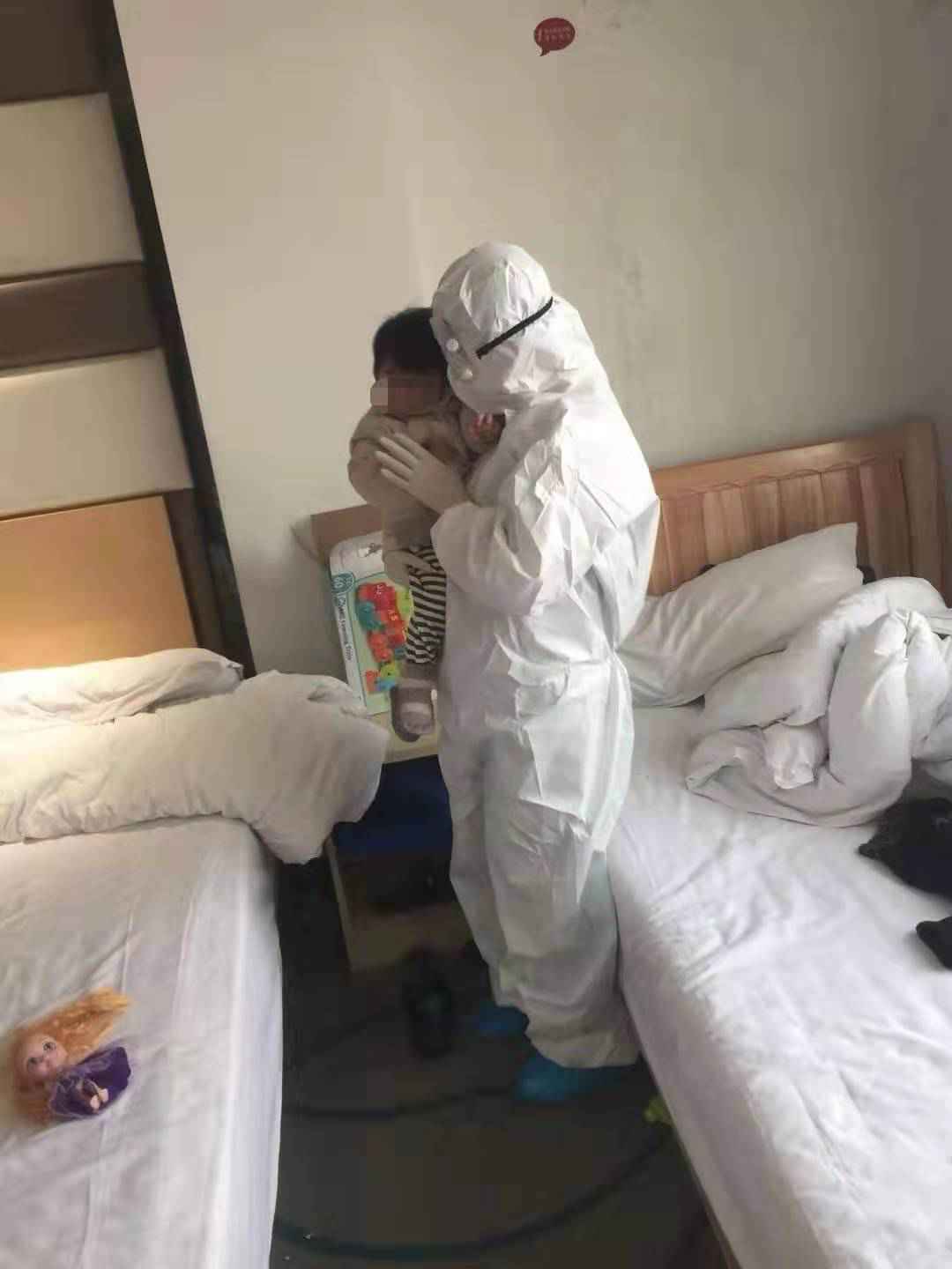 新春走基层丨两个孩子的“临时妈妈”