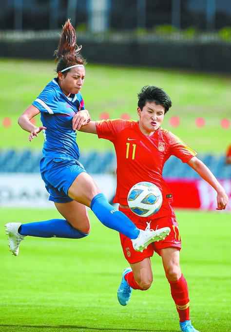 中国女足队员王珊珊（右一） 新华社资料图