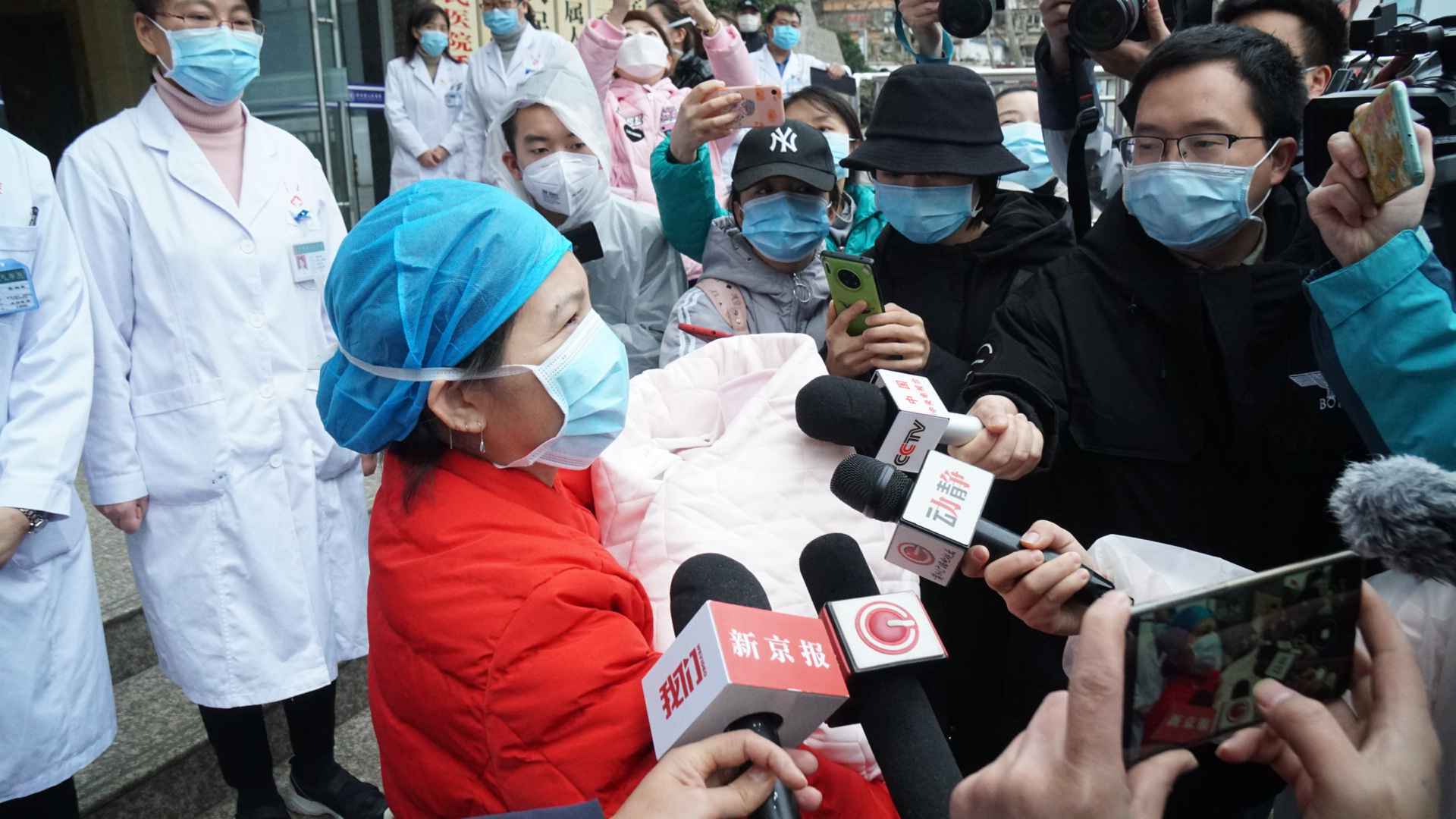 全国最小治愈患者在贵州出院 收治时仅出生55天