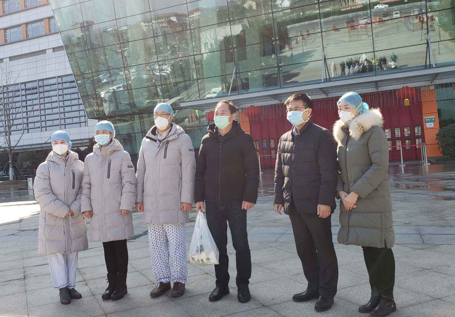 一位肾移植新冠肺炎患者被成功救治出院