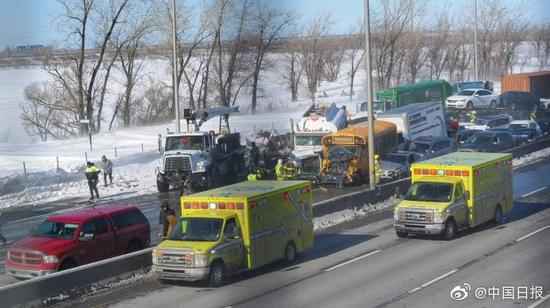 魁北克大型车祸什么情况 加拿大魁北克大型车祸现场一览