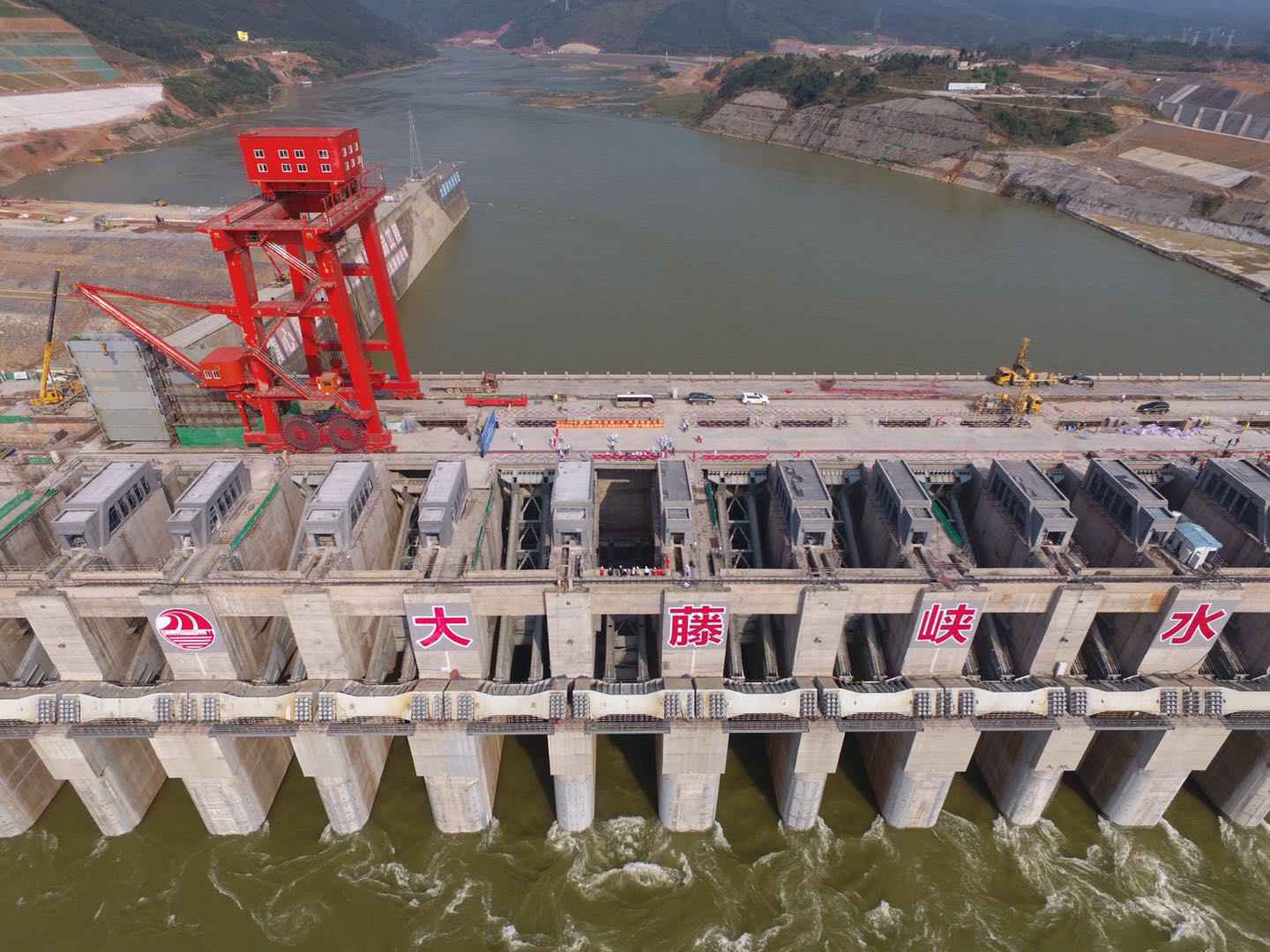 大藤峡水利枢纽工程正式下闸蓄水
