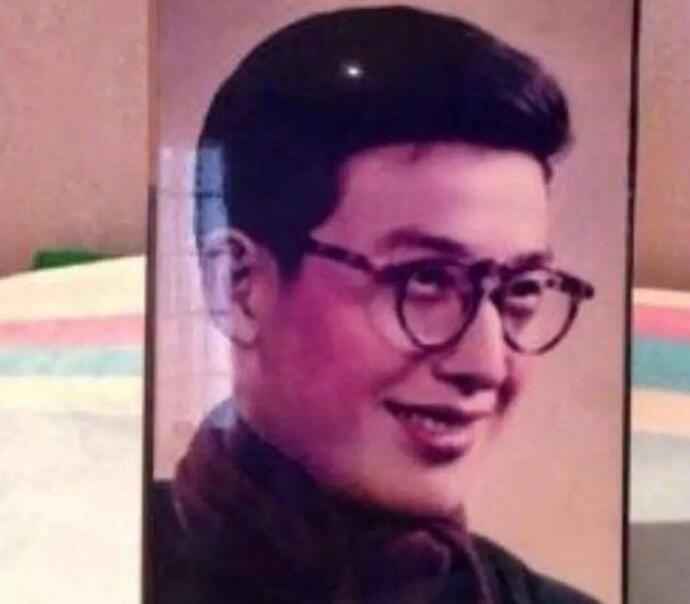赵薇晒与爸爸合影怎么回事 赵薇爸爸是谁个人资料是做什么的