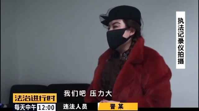 海淀“奔驰女”阻碍防疫硬闯小区，居然要告民警“非礼”