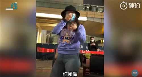 又现“巨婴”！泰国回国女子大闹重庆机场：拒绝隔离威胁防疫员，爆粗口辱骂旅客