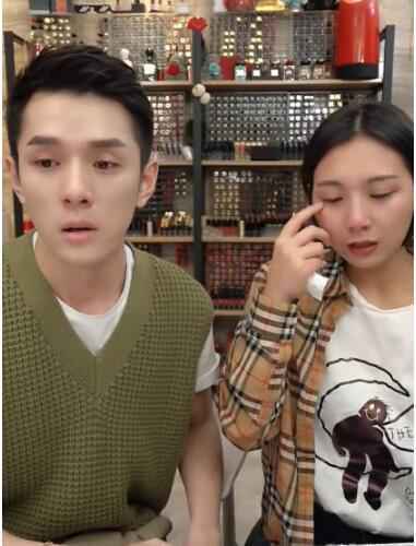 李佳琦员工抢粉丝红包被骂惨 直播道歉哭红眼事件始末详情