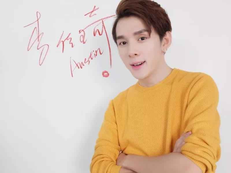 李佳琦员工抢粉丝红包被骂惨 直播道歉哭红眼事件始末详情