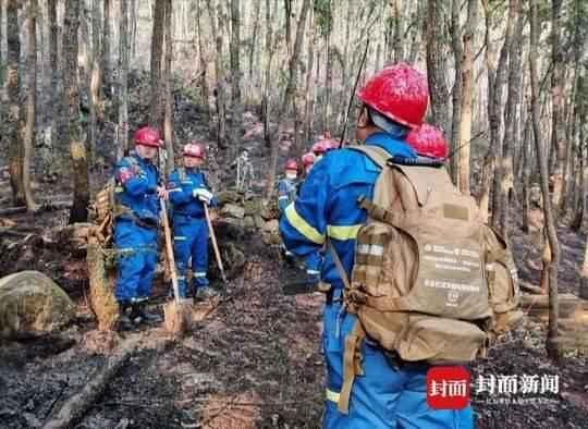 4支队伍赴4条火线全面作业 2180人向西昌火场发起总攻