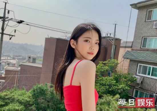 青春有你2李熙凝为什么退赛？淡黄的长裙蓬松的头发是被李熙凝唱火的？