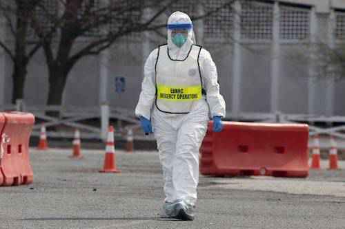 美国新冠病毒感染病例超过45万，新增死亡病例1765例