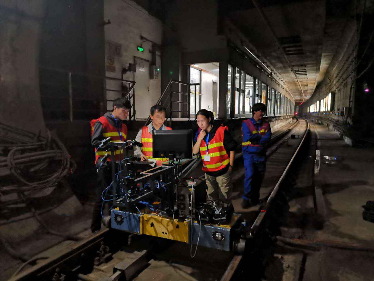 我研发出世界最快地铁隧道自动化检测系统