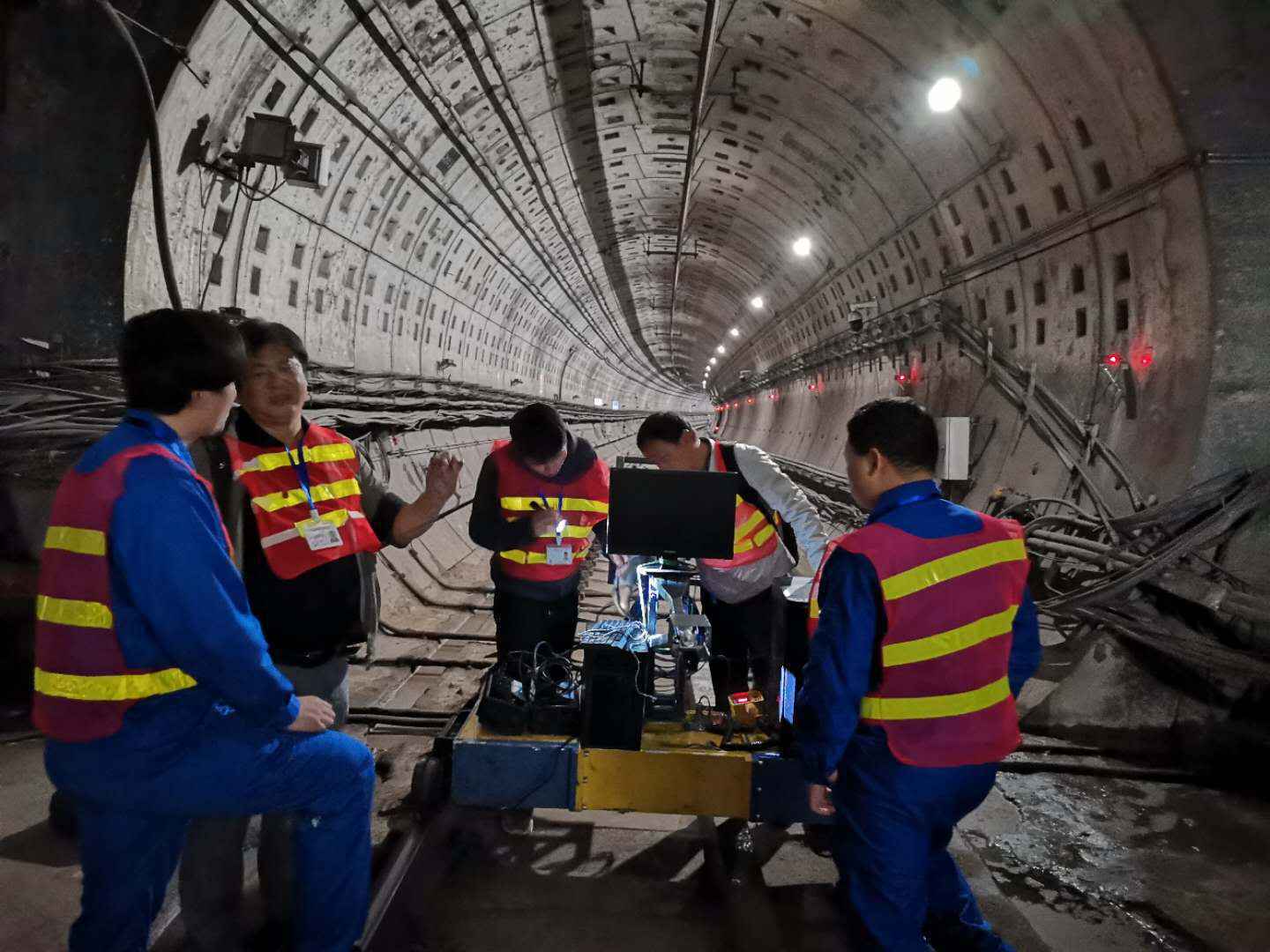 我研发出世界最快地铁隧道自动化检测系统