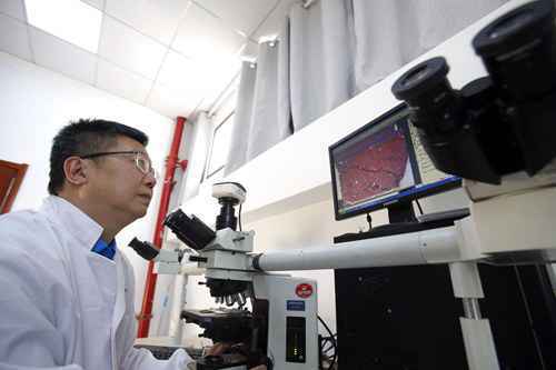 解剖世界首例新冠肺炎逝者遗体，刘良团队：生死度外 探求真相