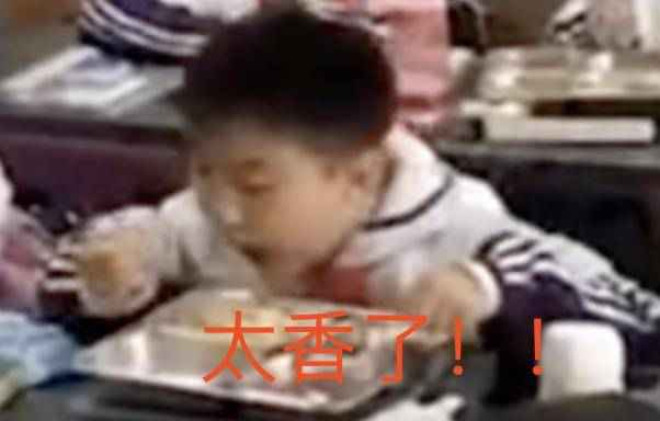 学生错峰排队上厕所像进考场 网友：上厕所上出了期末考试的感觉