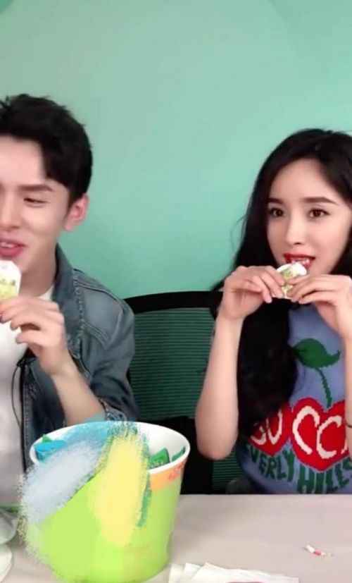 杨幂情商 李佳琦开黄腔杨幂这样做被夸情商高 评论翻车网友直呼尴尬
