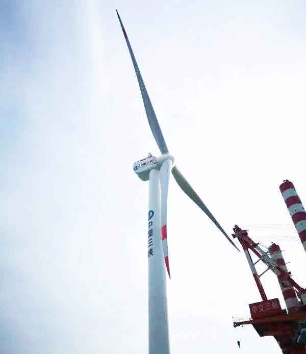 国产最大单机容量海上风电机组吊装成功，海上风机进入“8兆瓦时代”