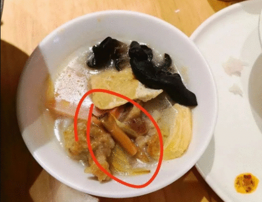 西安苏福记厨师被指向锅里吐口水