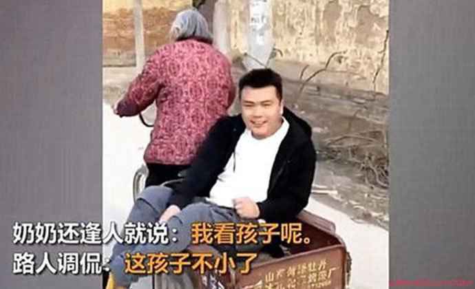 92岁奶奶骑三轮带30岁孙子兜风什么情况 具体详情画面曝光真是太可爱了
