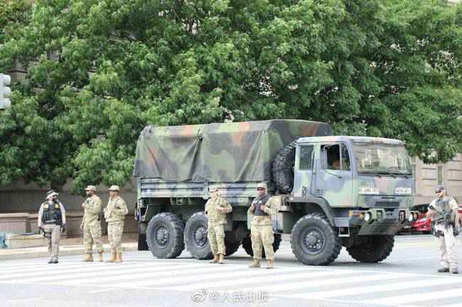 白宫周围数个街区被军队警察封锁