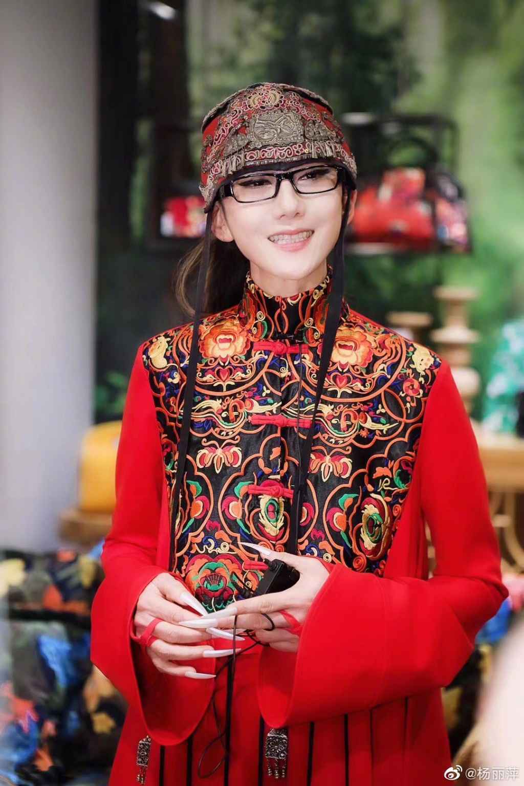 杨丽萍评论怎么回事？杨丽萍为什么不生小孩？杨丽萍回应争议