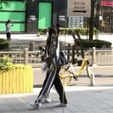 偶遇虞书欣赵小棠逛街怎么回事？虞书欣赵小棠在哪里逛街私下关系很好吗