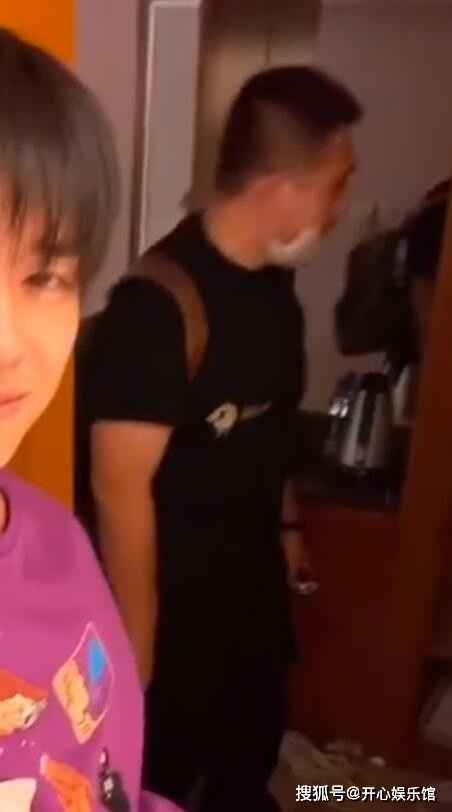 易烊千玺偷拍胖虎怎么回事 易烊千玺为什么偷拍胖虎