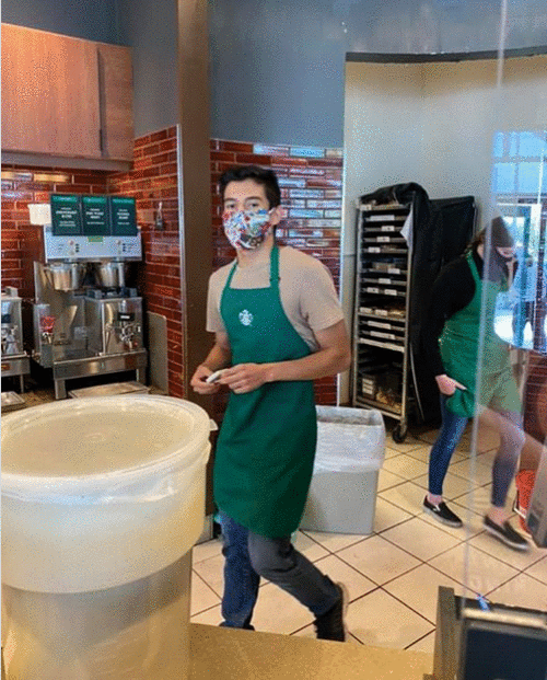 星巴克店员获赠8万美元小费怎么回事？详细经过始末曝光让人意想不到