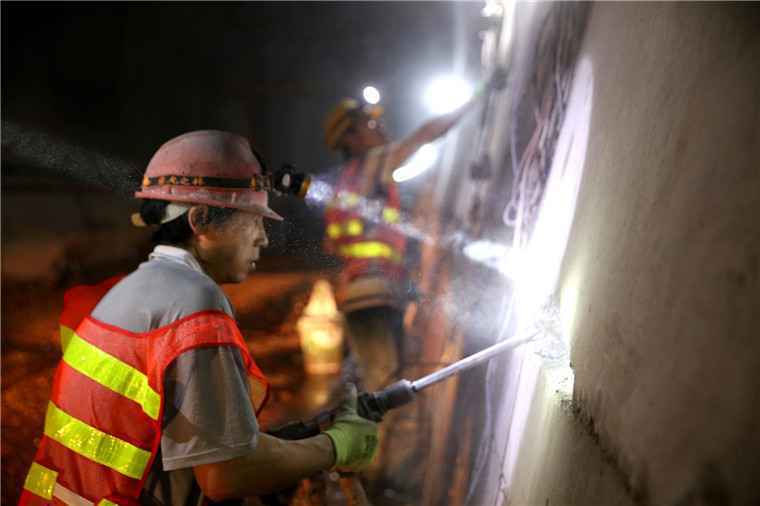 云南上半年铁路完成建设投资154.2亿元 同比增长超三成