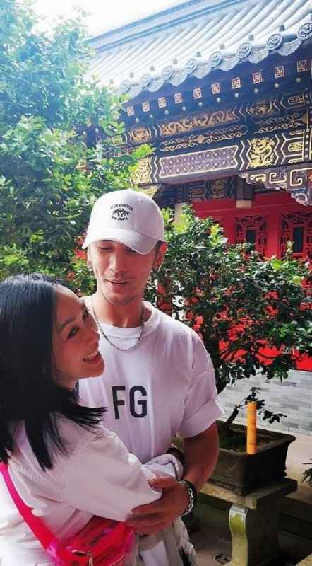 网曝钟丽缇夫妇寺庙上香求子是怎么回事?什么情况?终于真相了,原来是这样!