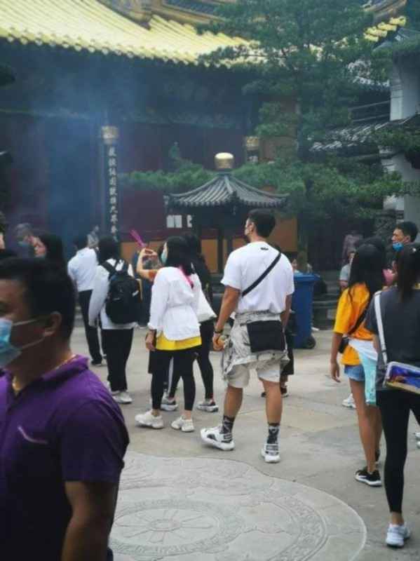 网曝钟丽缇夫妇寺庙上香求子是怎么回事?什么情况?终于真相了,原来是这样!