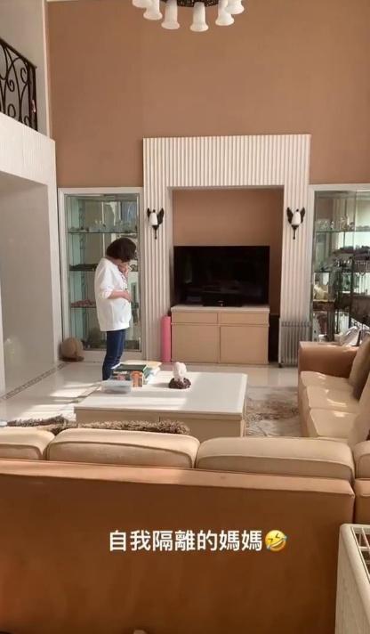 何超莲窦骁疑已同居是真的吗 何超莲窦骁什么时候在一起的