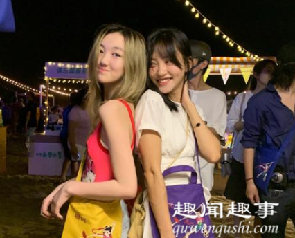 李嫣摆摊义卖 究竟是怎么回事?