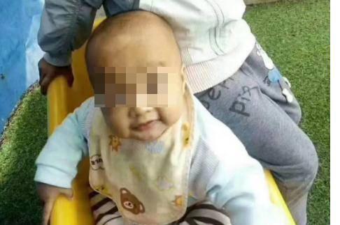 抱走丽江男孩女子短发穿紫红上衣图片 丽江3岁男孩被抱走最新消息