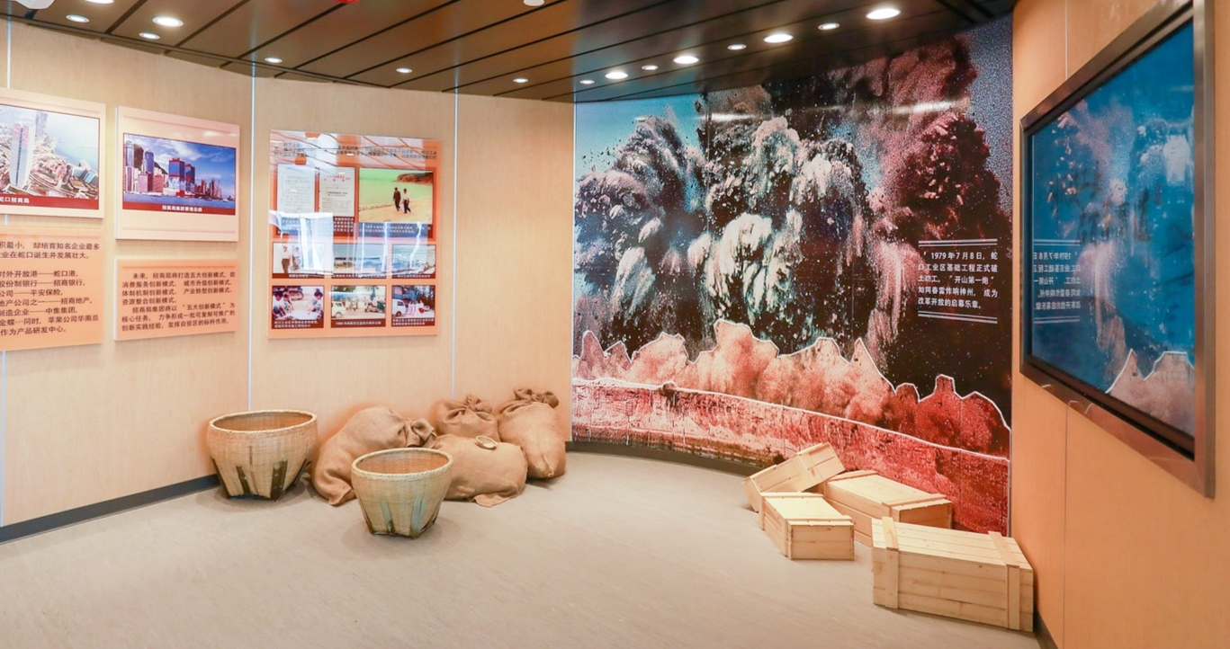 中国首艘电动豪华游船“大湾区一号”展现科技范