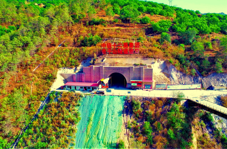 云南：杏子山Ⅰ级高风险隧道贯通 大临铁路可望年内建成