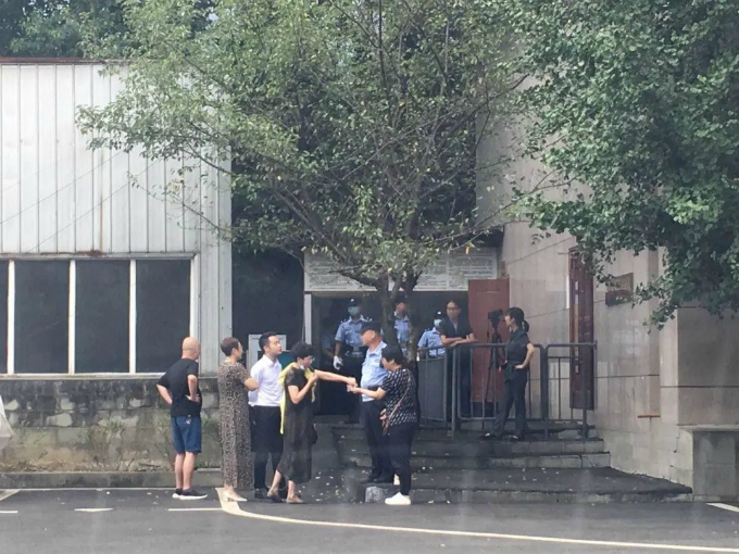 谭松韵妈妈车祸肇事者被判六年 马明弘交通肇事案始末