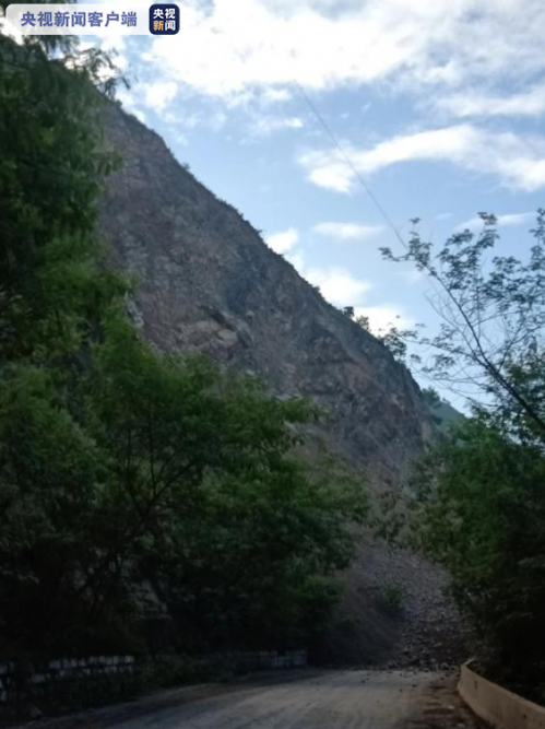 国道248线云南巧家境内发生山体塌方 交通中断
