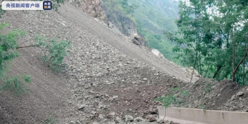 国道248线云南巧家境内发生山体塌方 交通中断