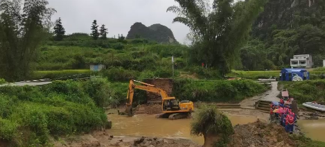 广西百色靖西一老桥坍塌已致1死2失联 正在救援中