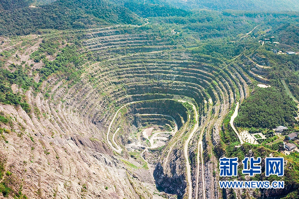 石头上种树，用愚公移山之志找回青山绿水